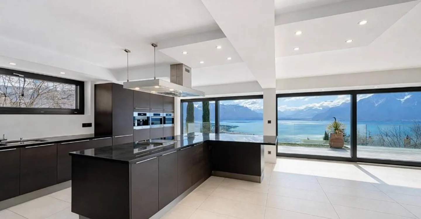 6.5-room property with pool and breathtaking view - Photo 5 of 13