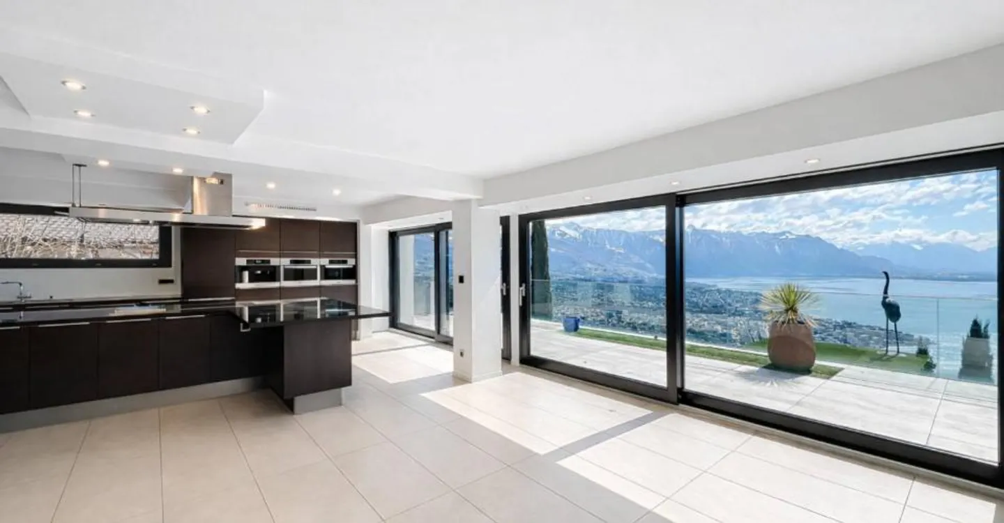 6.5-room property with pool and breathtaking view - Photo 6 of 13