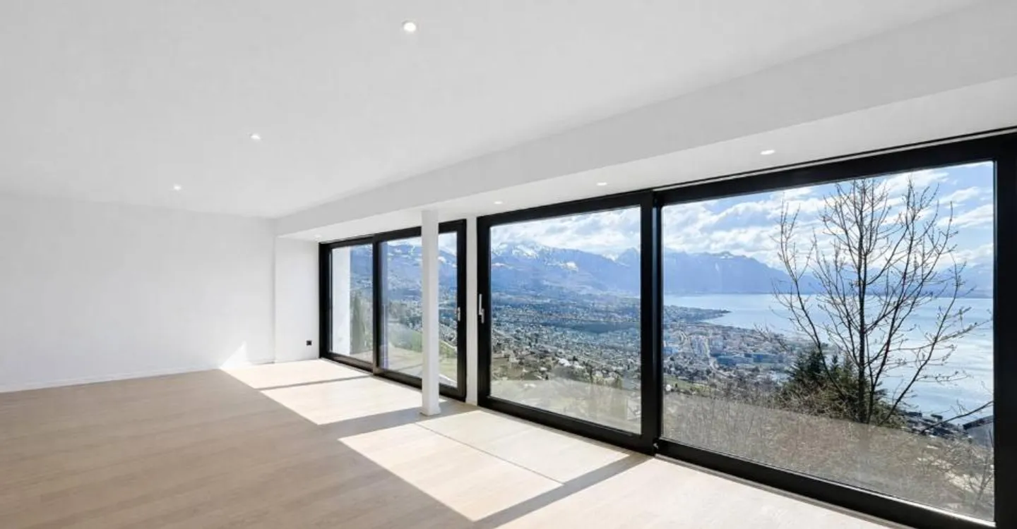 6.5-room property with pool and breathtaking view - Photo 9 of 13