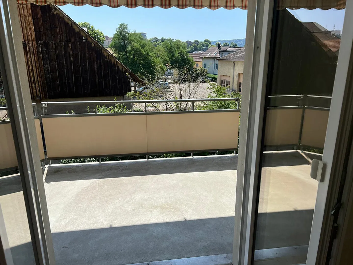 Luminoso appartamento di 3 locali con fascino e ampio balcone vicino all'ospedale cantonale - Foto 9 di 11