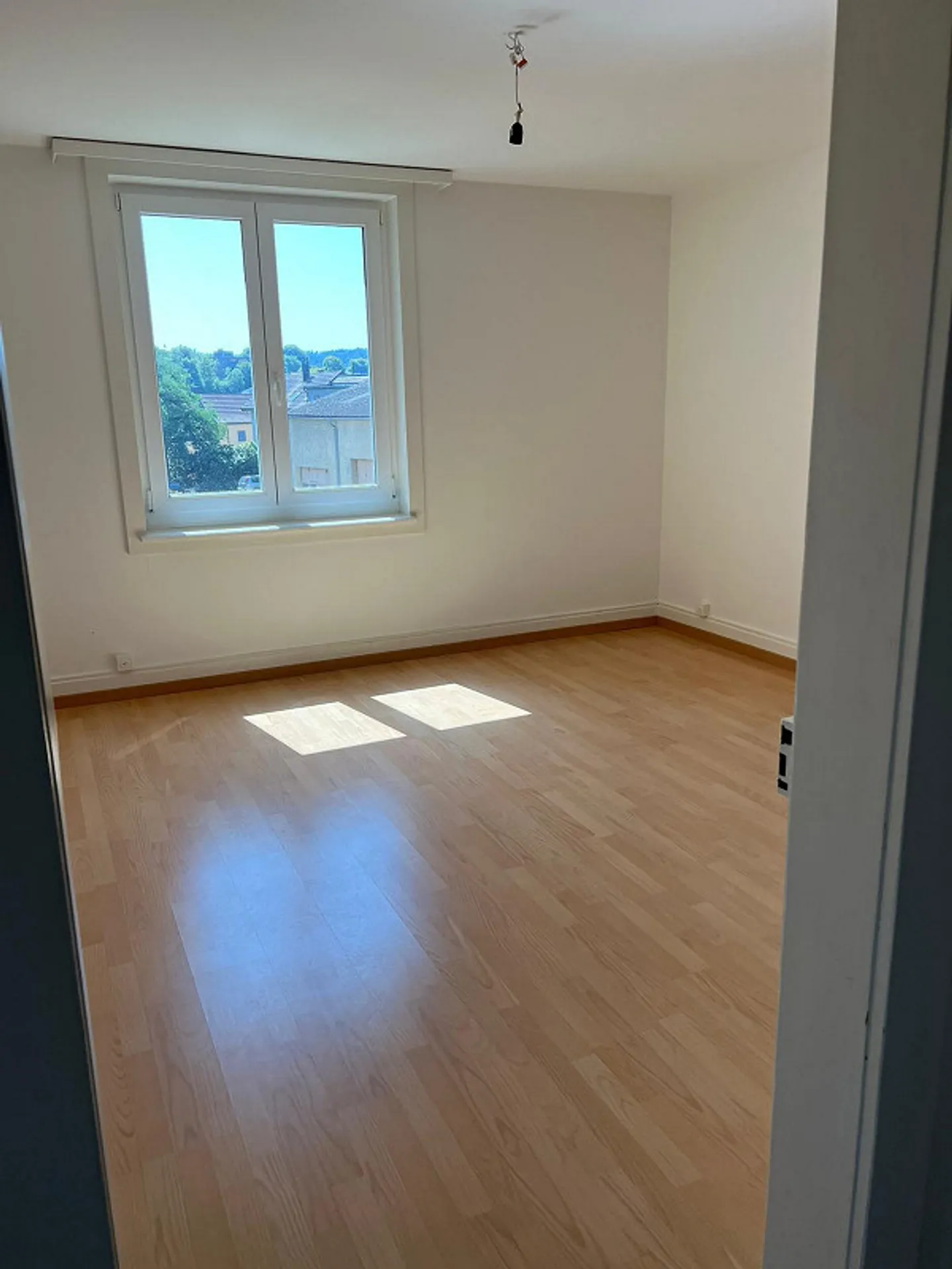 Luminoso appartamento di 3 locali con fascino e ampio balcone vicino all'ospedale cantonale - Foto 10 di 11