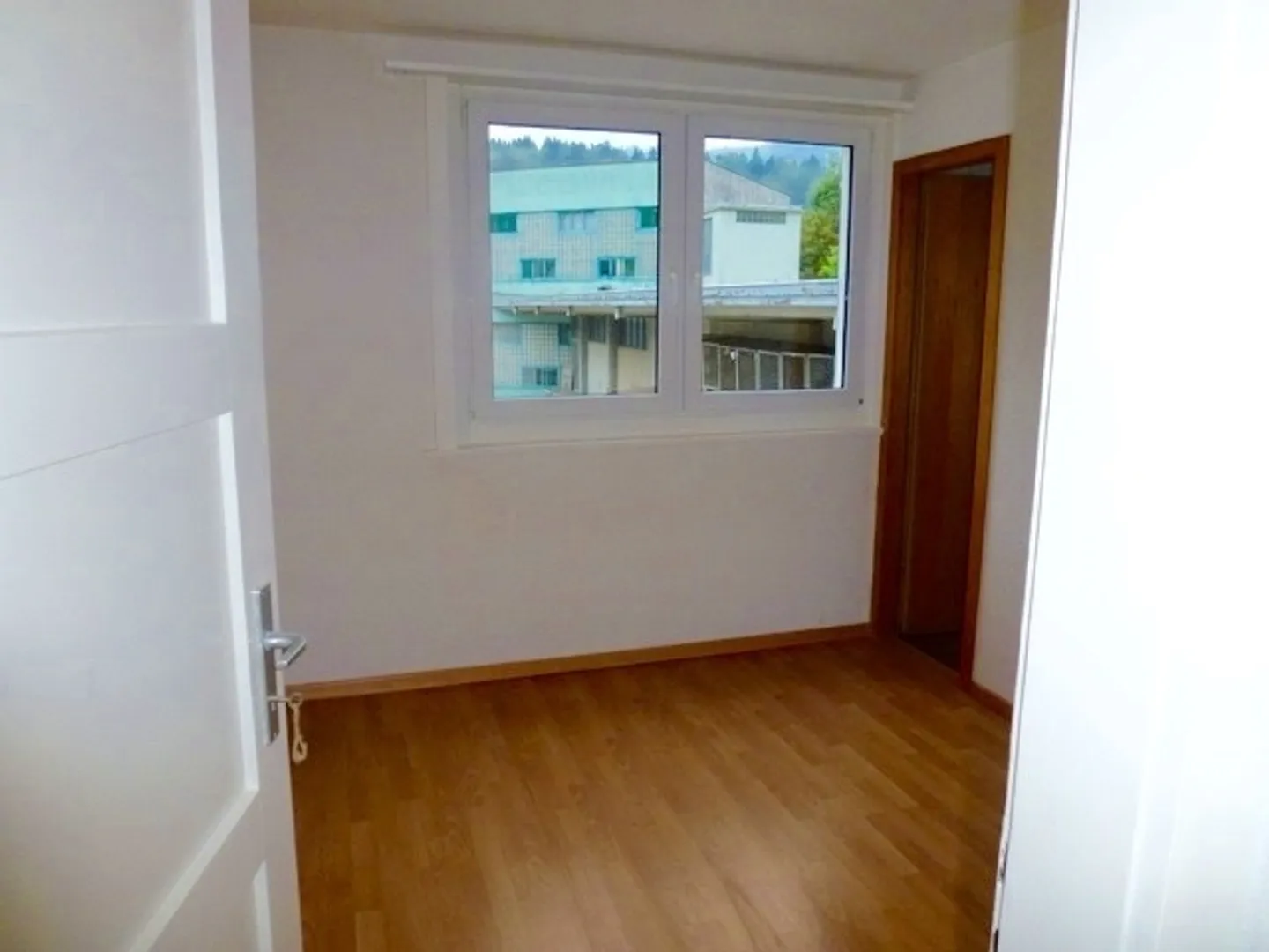 Sunny 2.5 room apartment - Photo 6 of 9