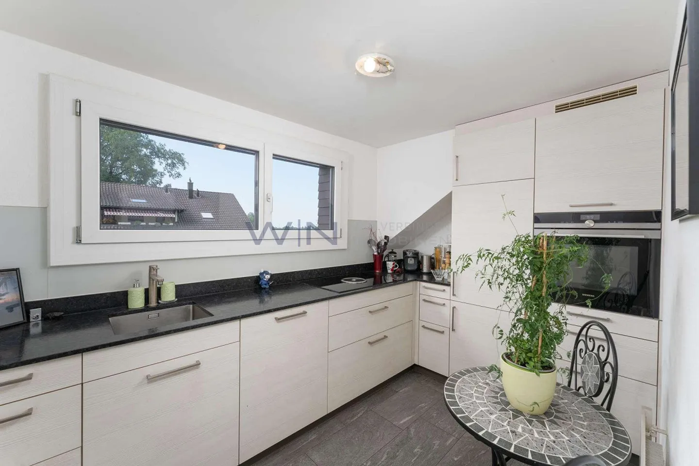 Charmante Wohnung mit Balkon - Foto 2 von 5
