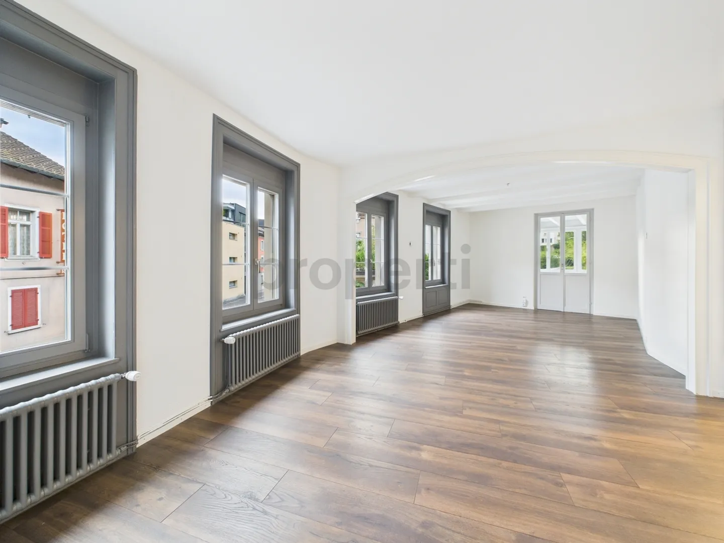 Appartamento ristrutturato di 4,5 stanze in edificio storico a Horw - Foto 1 di 13