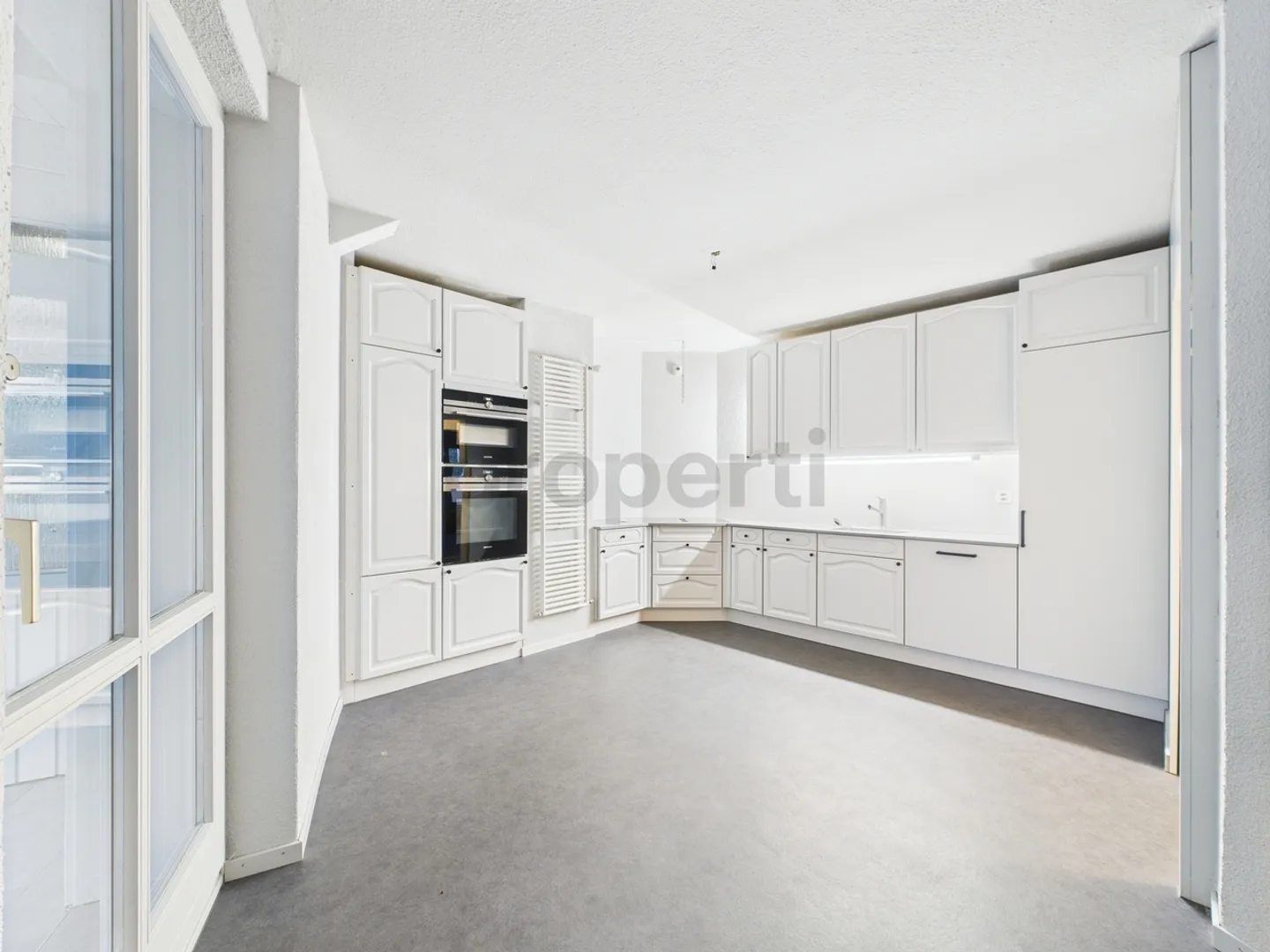 Appartamento ristrutturato di 4,5 stanze in edificio storico a Horw - Foto 2 di 13