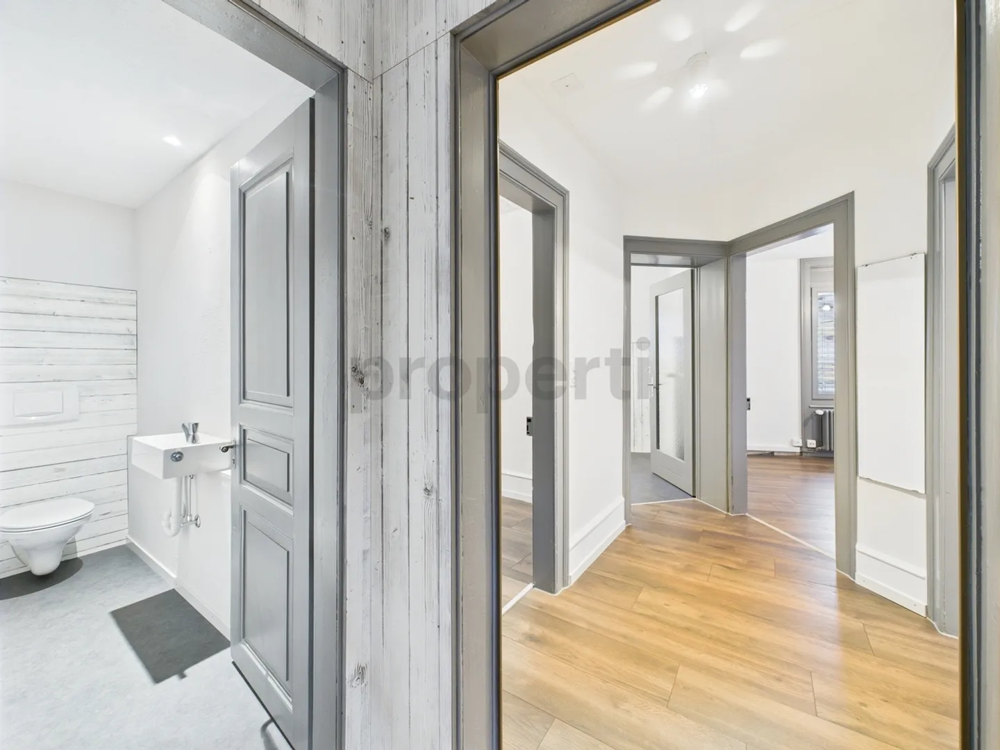 Appartamento ristrutturato di 4,5 stanze in edificio storico a Horw - Foto 8 di 13