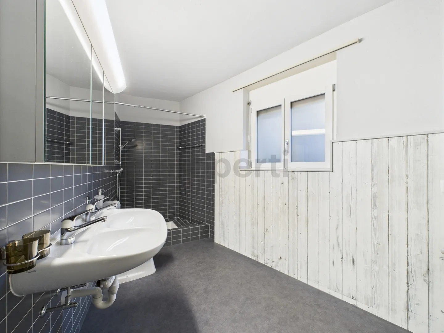 Appartamento ristrutturato di 4,5 stanze in edificio storico a Horw - Foto 9 di 13