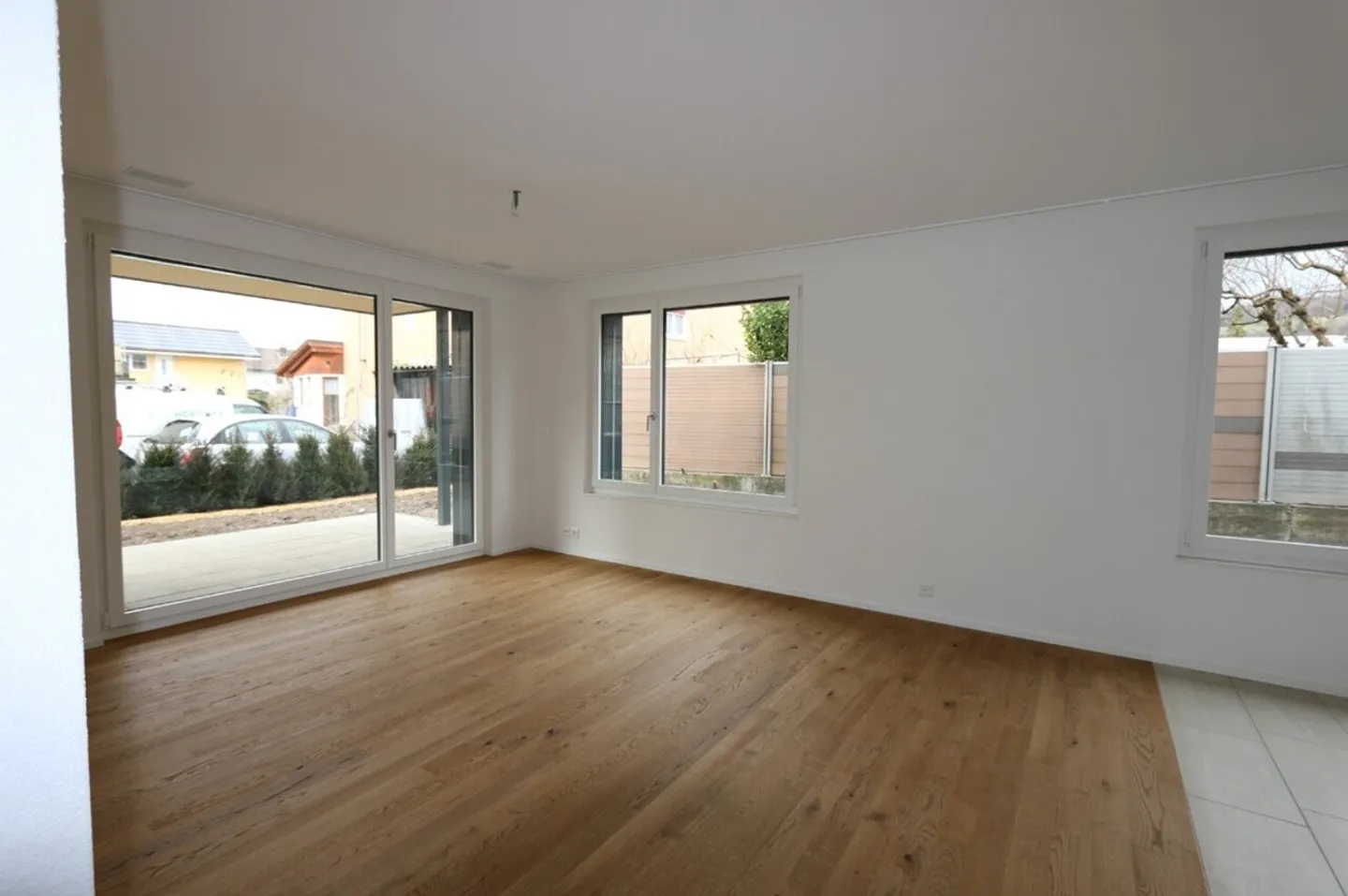Modern Ground Floor Apartment in Central Location - Near Train Station - Photo 4 of 9
