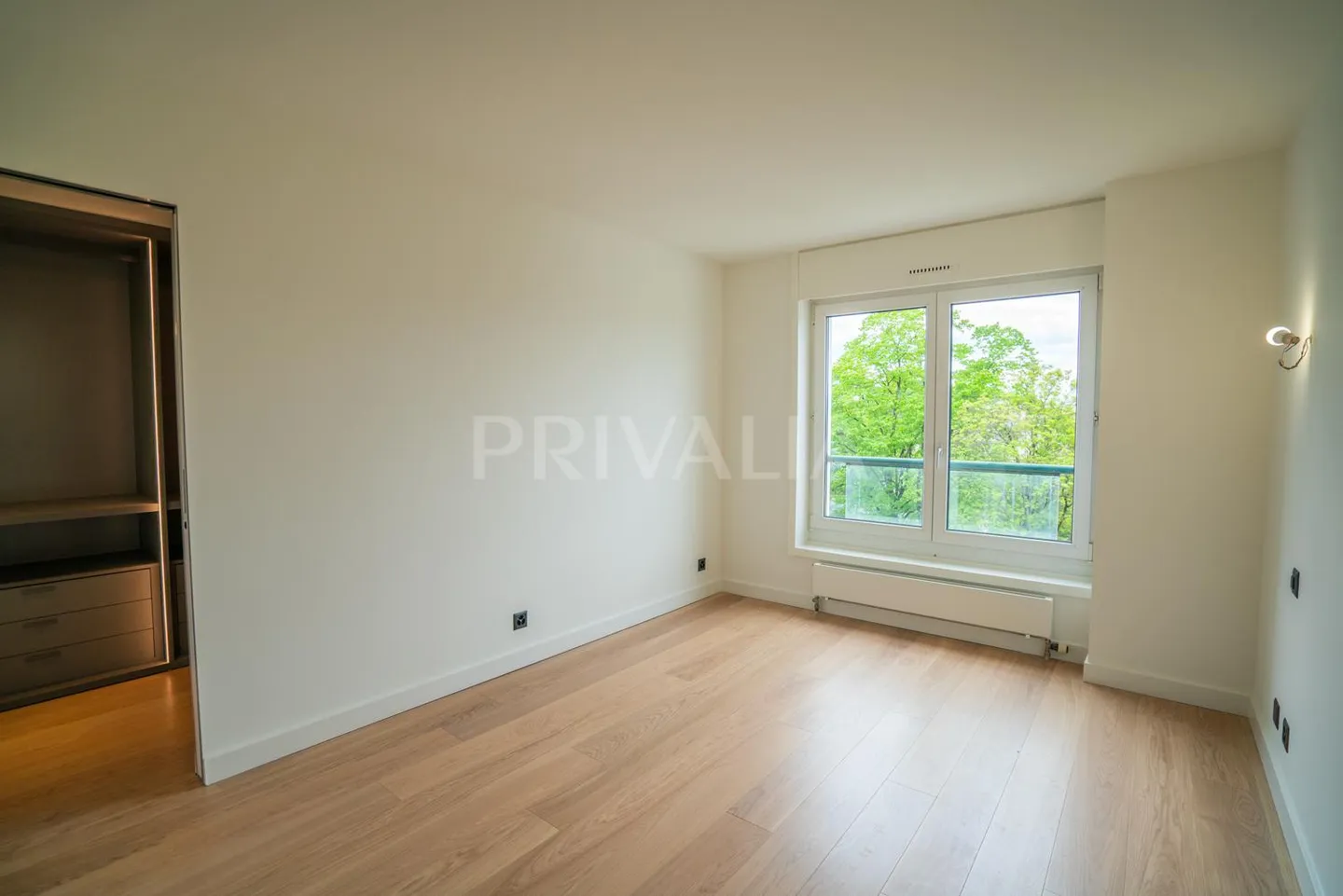 Superb contemporary apartment with two terraces and unobstructed views... - Photo 4 of 10