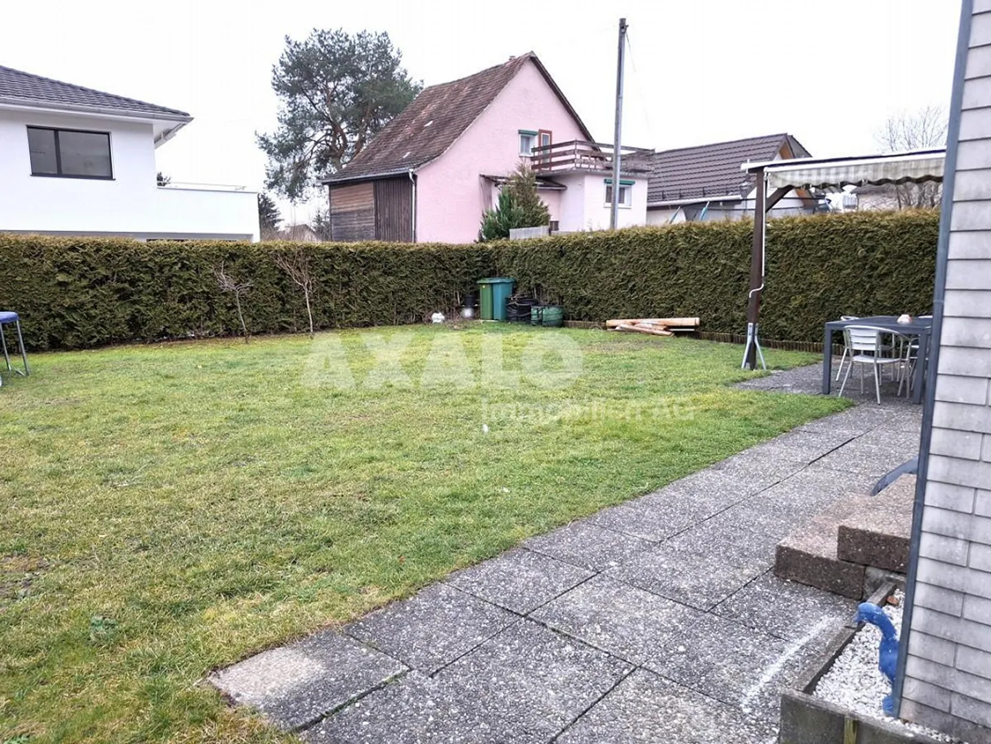 Affascinante casa unifamiliare con ampio giardino - Foto 2 di 5