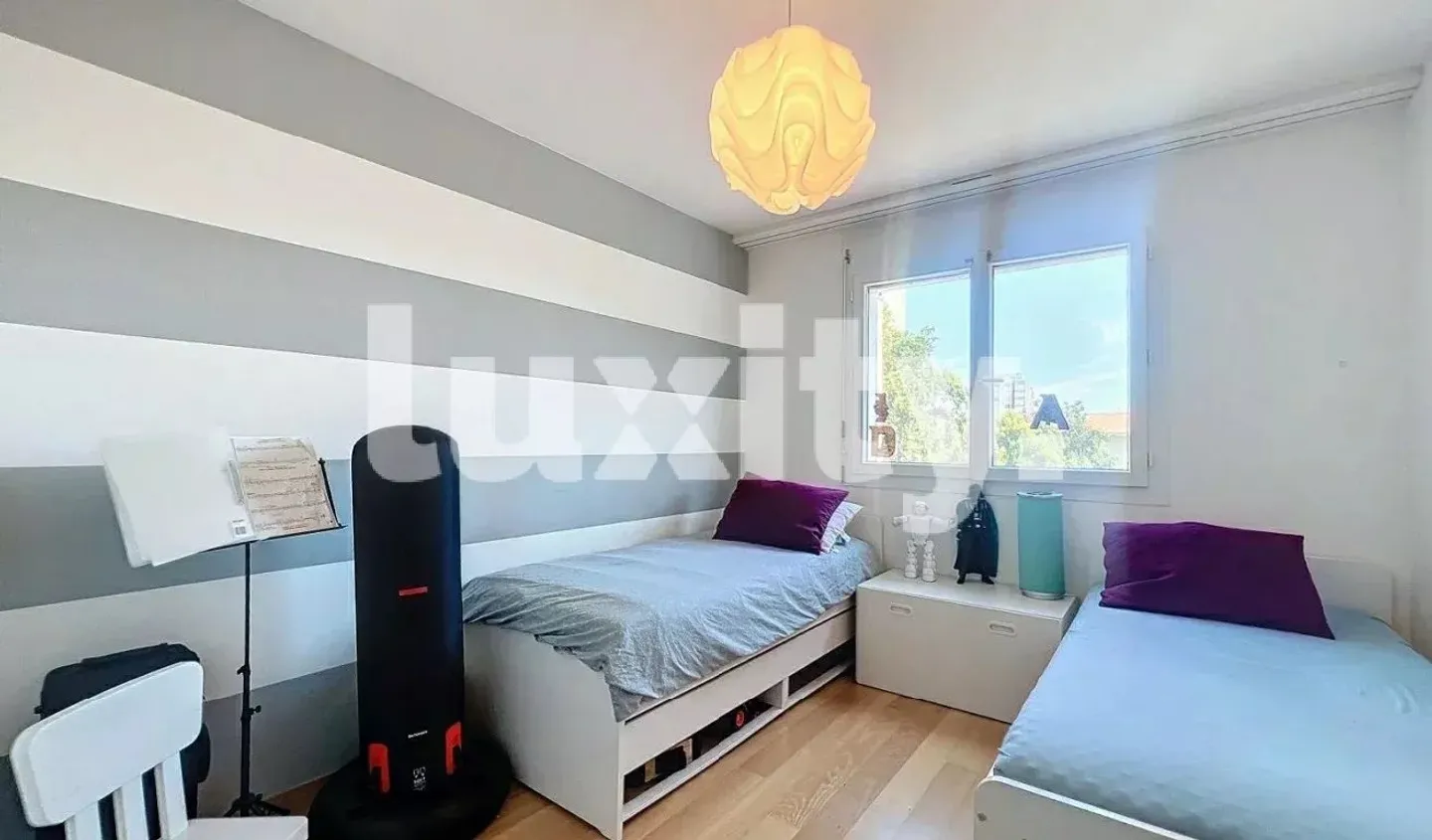 Beautiful fully furnished apartment - Photo 2 of 4