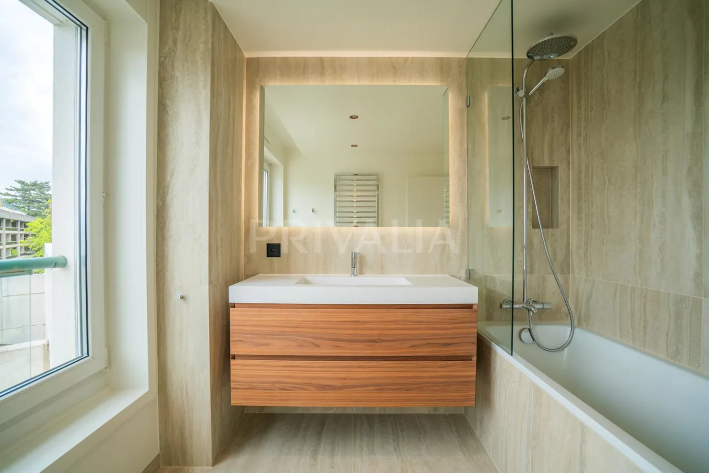 Superb contemporary apartment with two terraces and unobstructed views... - Photo 8 of 10