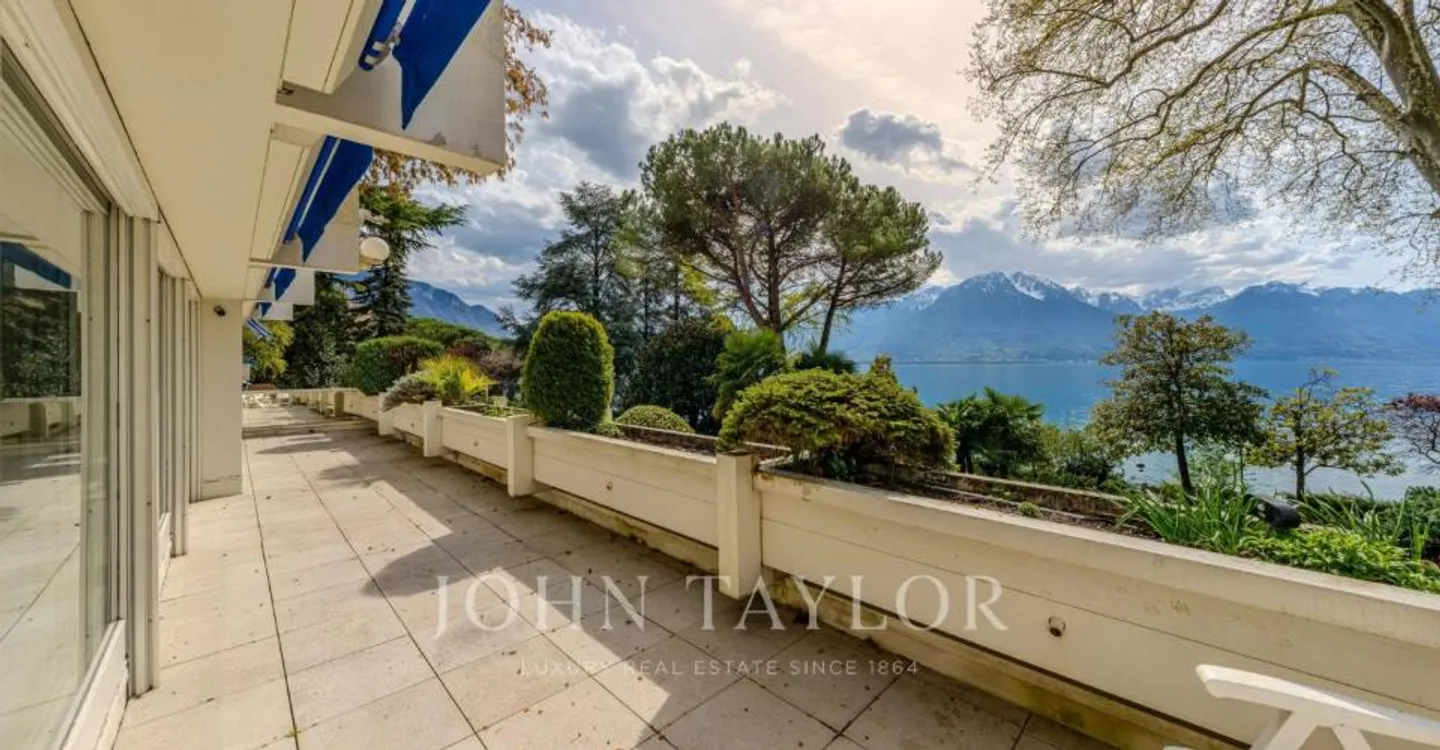 Appartamento di lusso fronte lago - Foto 1 di 9
