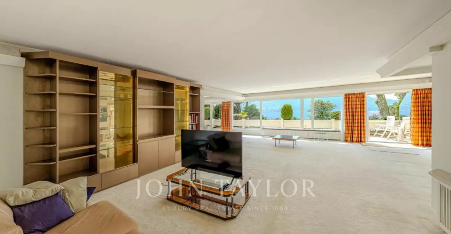 Appartamento di lusso fronte lago - Foto 3 di 9