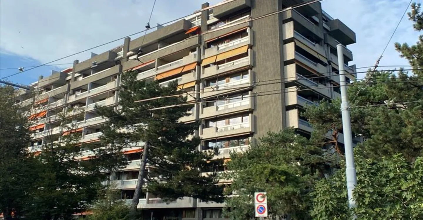 Shop for rent - Photo 2 of 2