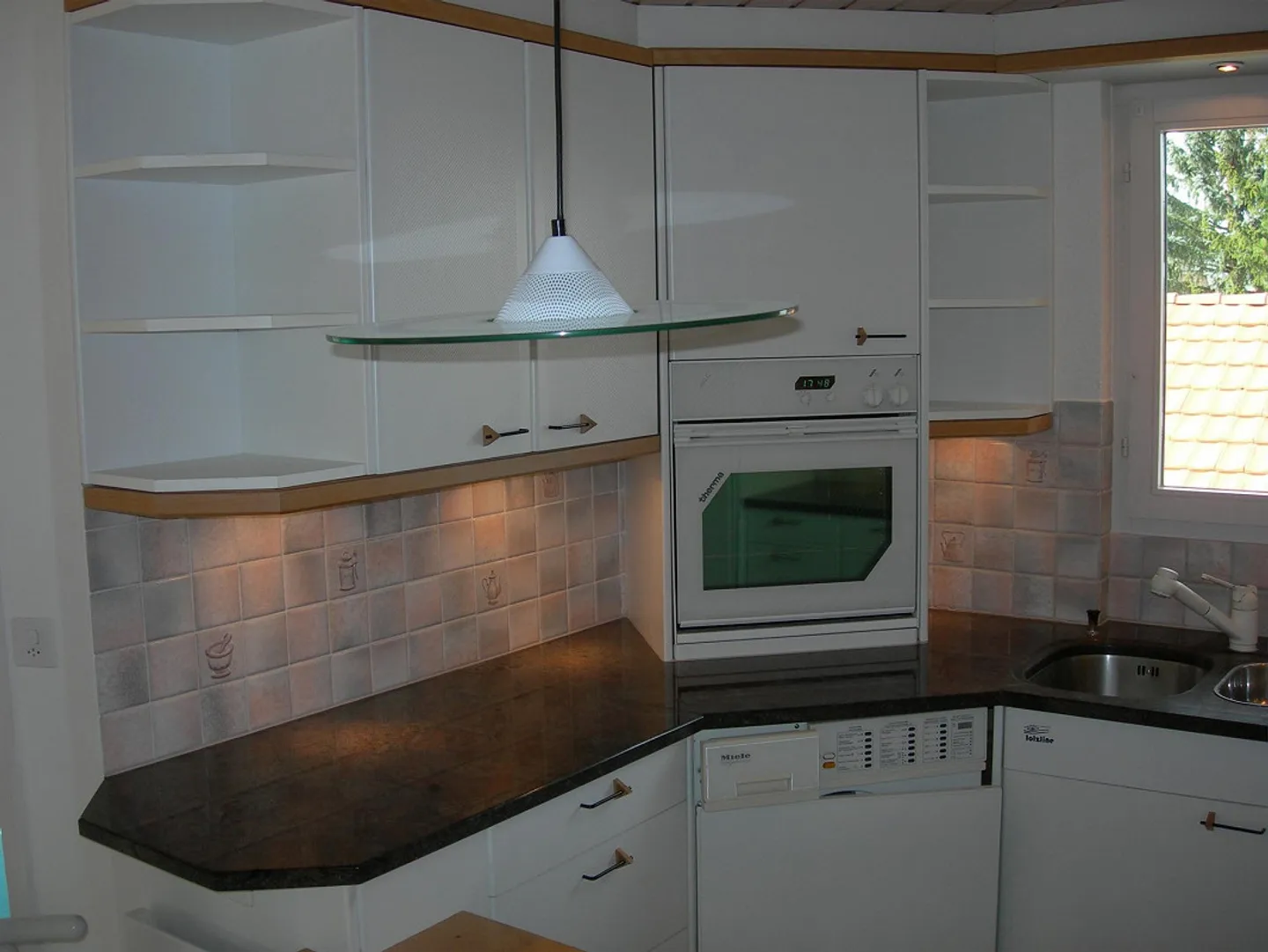 Single-family house with sales area - Photo 3 of 29