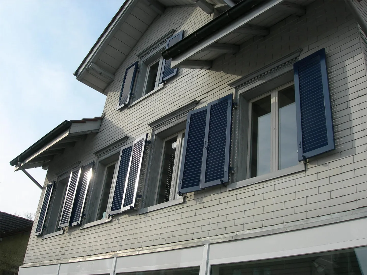 Single-family house with sales area - Photo 2 of 29
