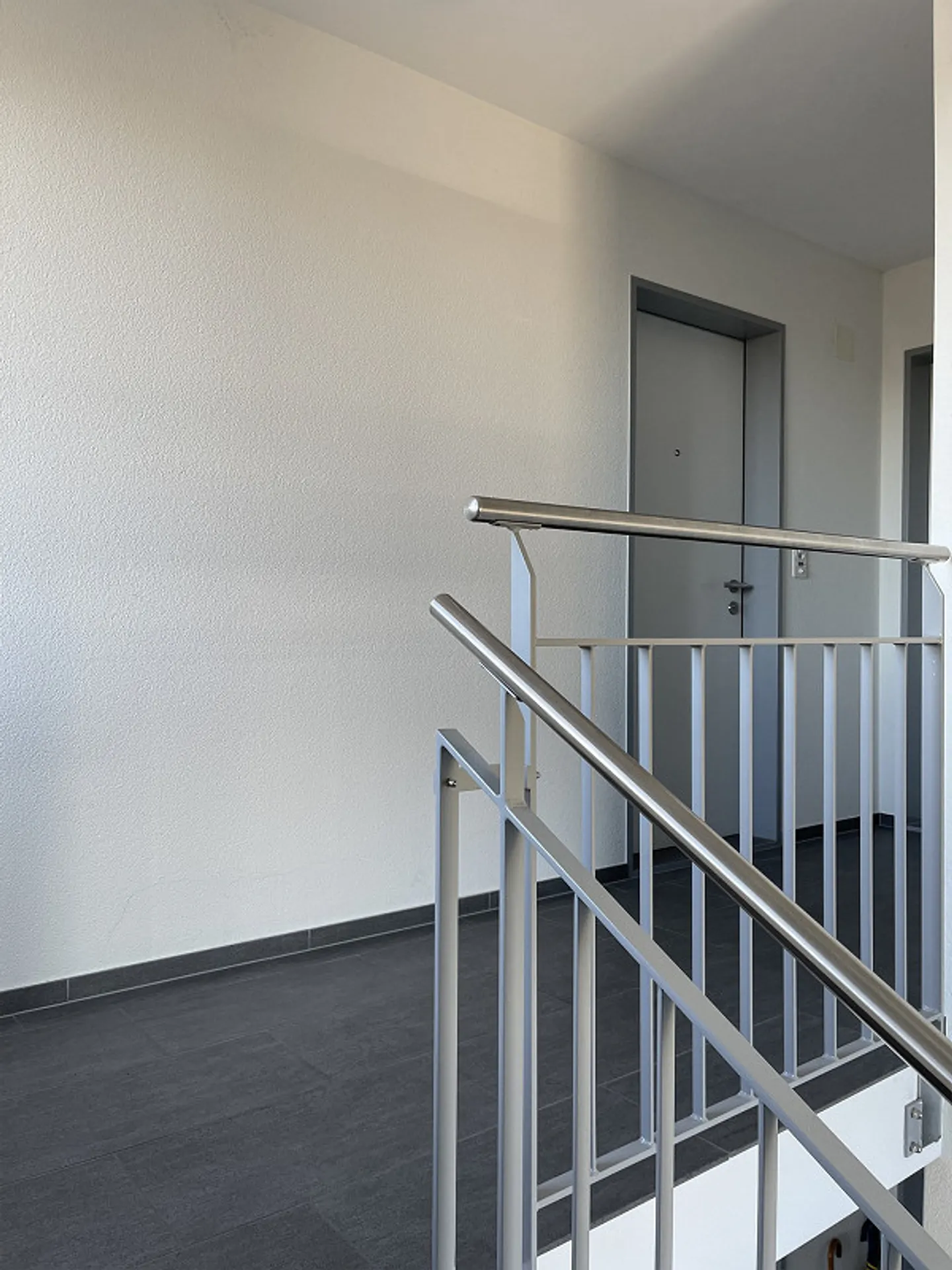 1112 1041 1-room apartment - Photo 2 of 12
