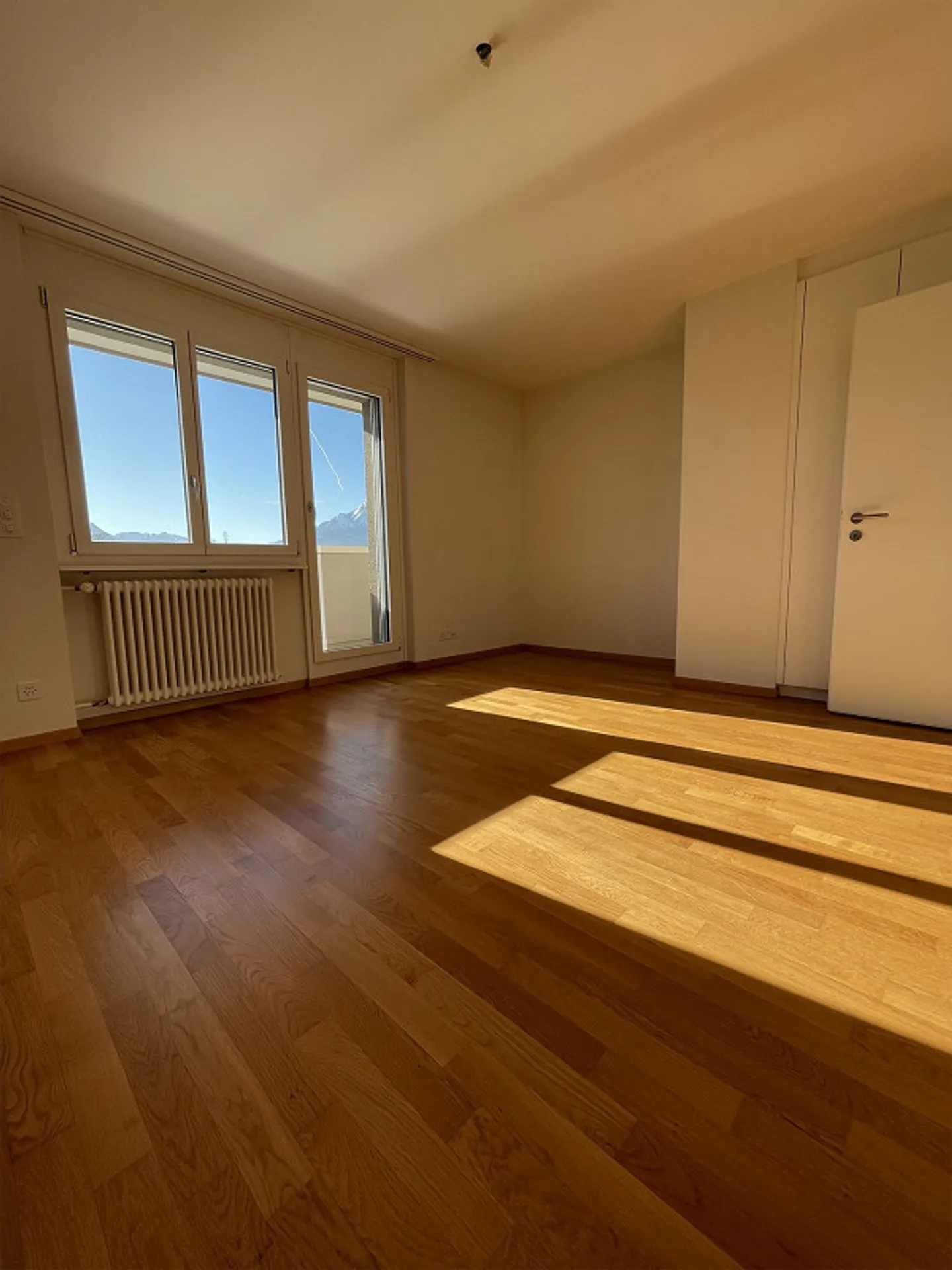 1112 1041 1-room apartment - Photo 5 of 12