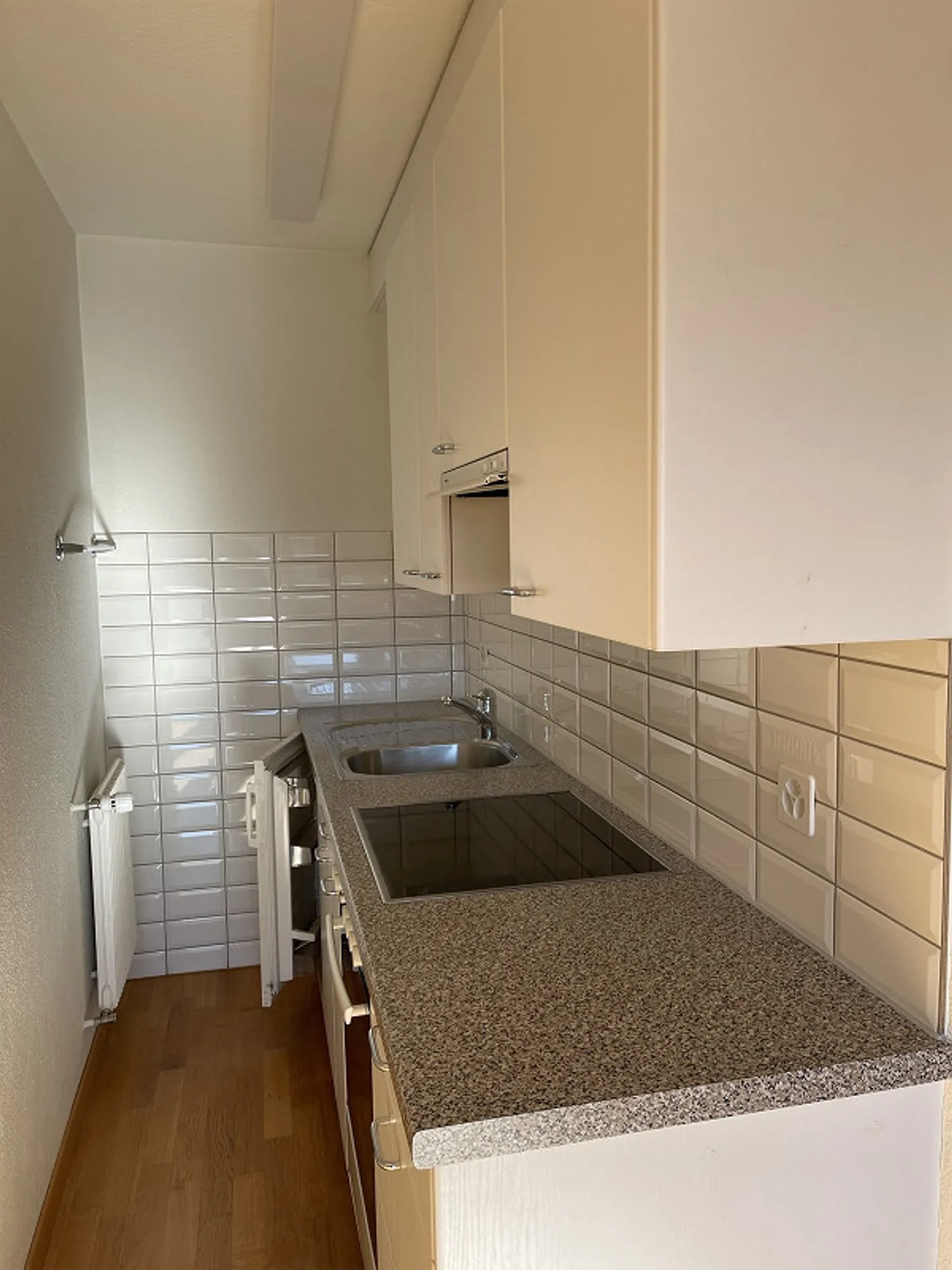 1112 1041 1-room apartment - Photo 8 of 12