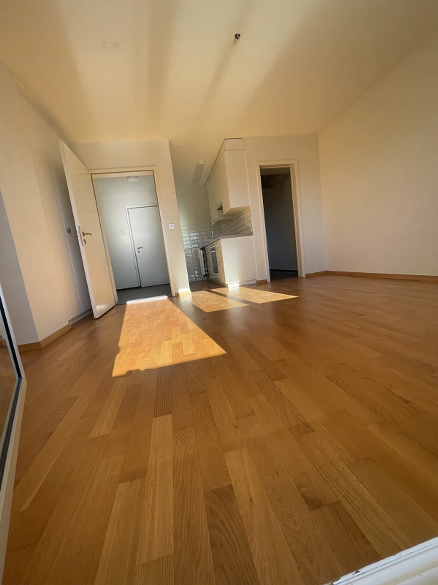 1112 1041 1-room apartment - Photo 6 of 12