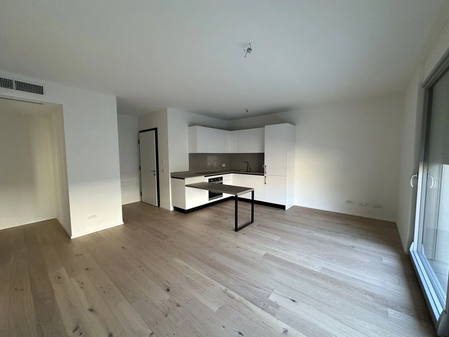 Appartement élégant de deux pièces avec jardin privé dans un nouveau complexe résidentiel à Chiasso - Photo 3 sur 11