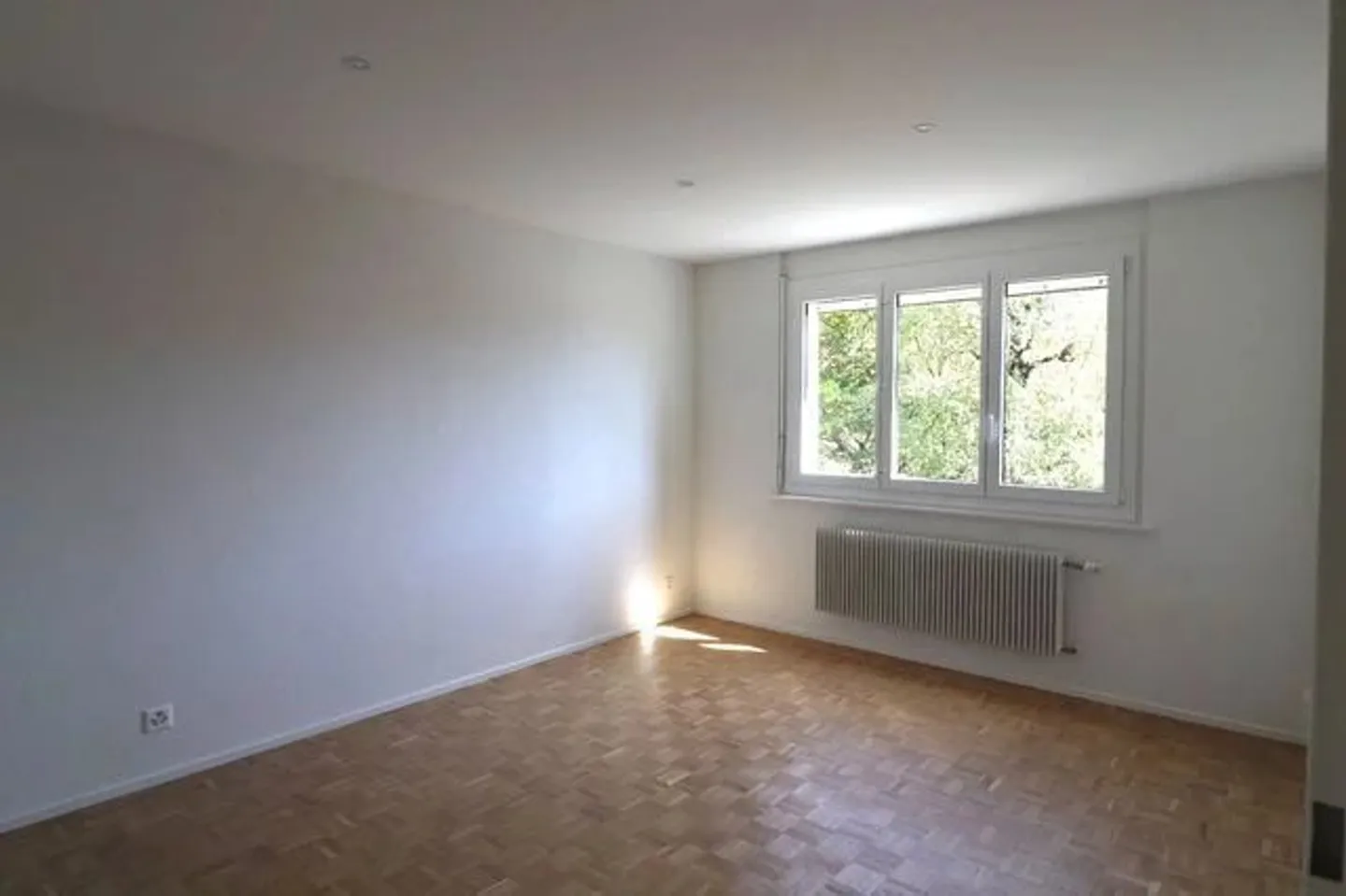 Beautiful renovated 3-room apartment on the 4th floor. - Photo 5 of 9