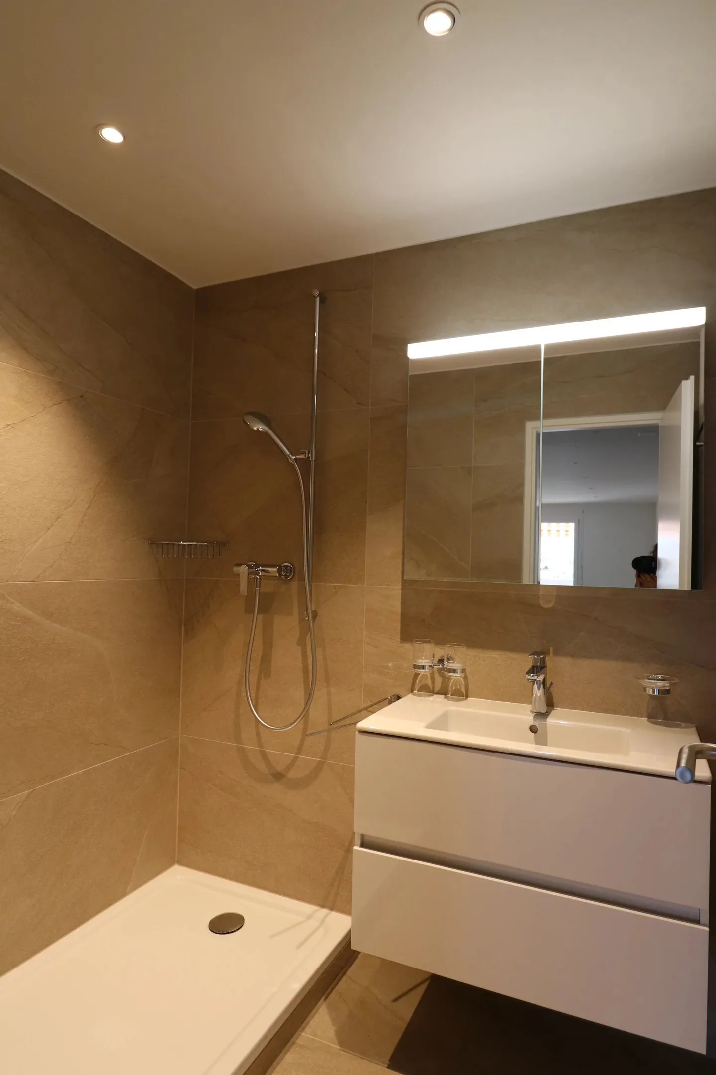 Beautiful renovated 3-room apartment on the 4th floor. - Photo 6 of 9