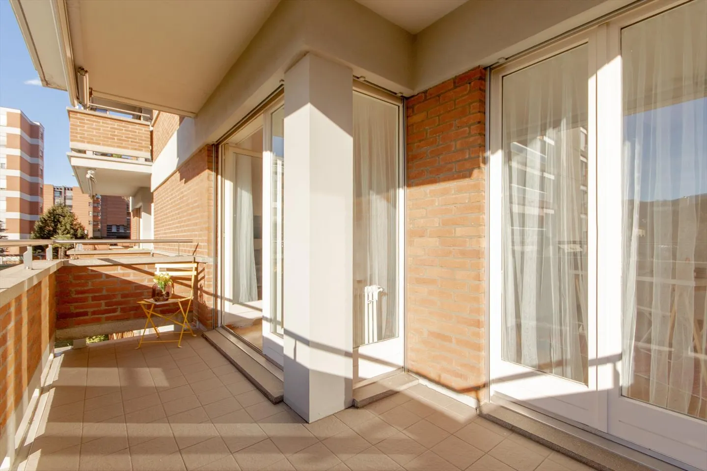 «Spazioso, luminoso e tranquillo il 5.5 locali che cercavi» - Foto 2 von 11