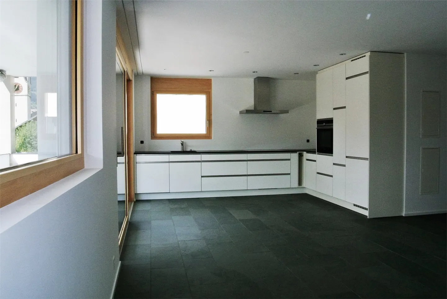 Living in a 2-family house, 3-room apartment on the upper floor - Photo 2 of 14
