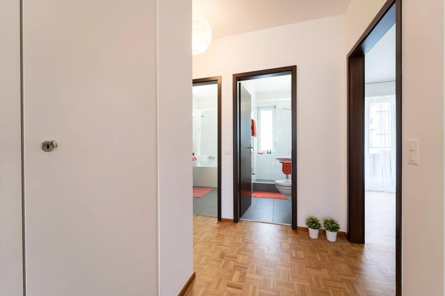 «Spazioso, luminoso e tranquillo il 5.5 locali che cercavi» - Foto 11 von 11