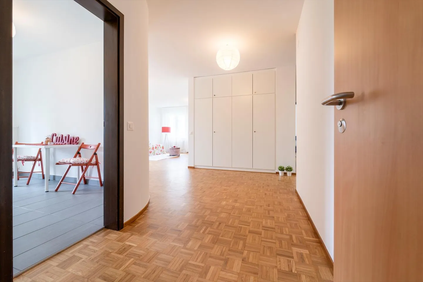 «Spazioso, luminoso e tranquillo il 5.5 locali che cercavi» - Foto 3 von 11