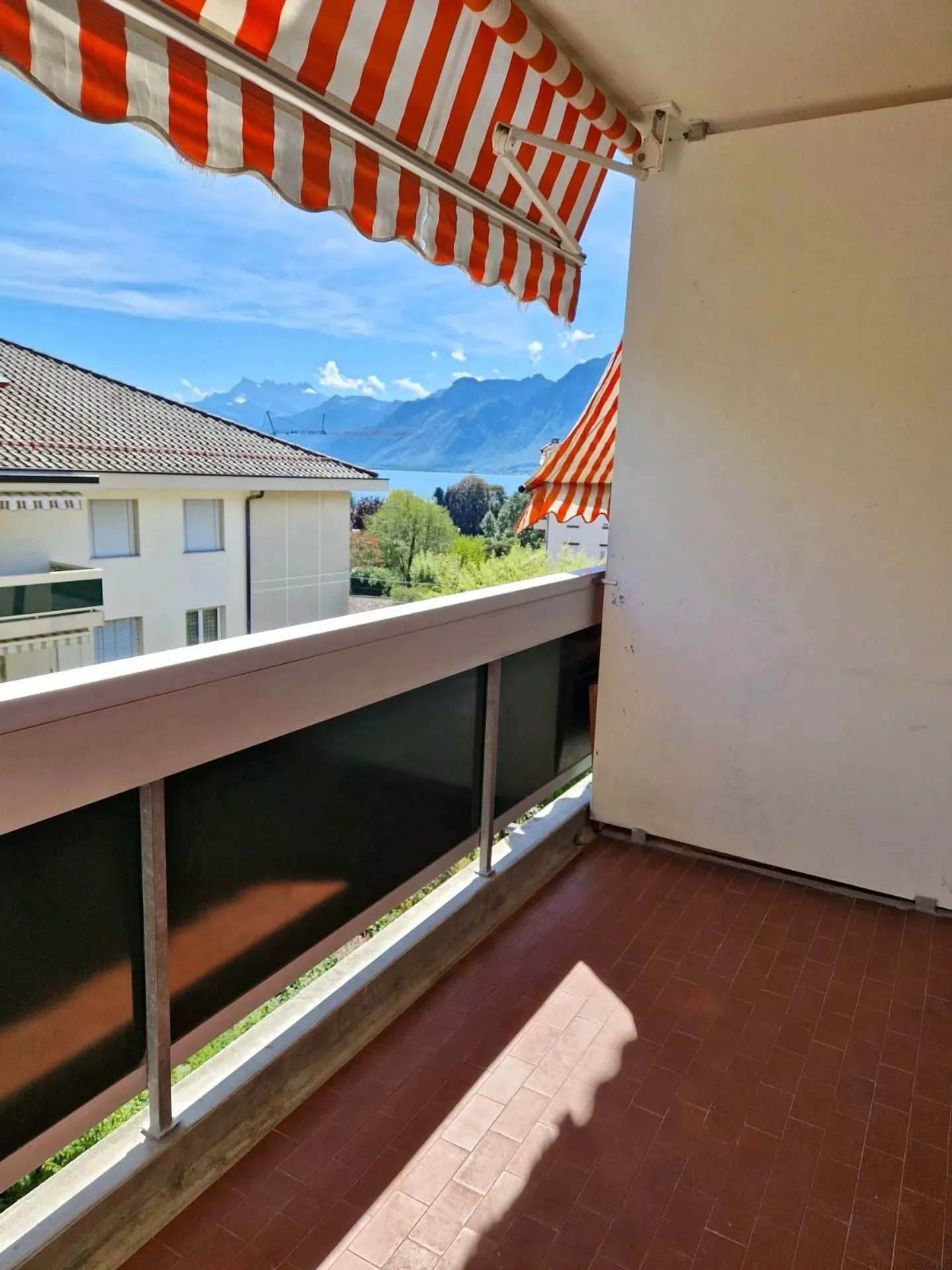 Beautiful renovated 3-room apartment on the 4th floor. - Photo 7 of 9