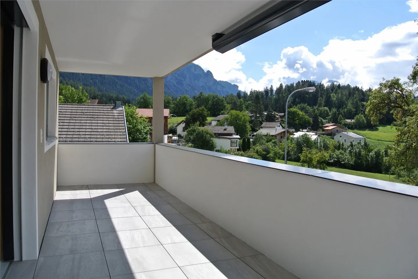 Living in a 2-family house, 3-room apartment on the upper floor - Photo 5 of 14
