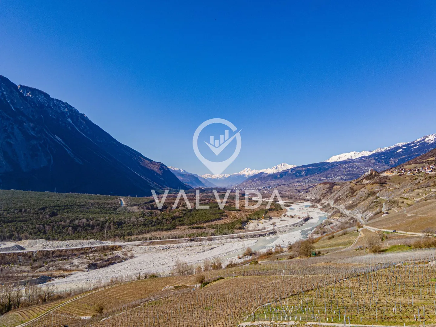 Wohnen mit Weitblick - moderne 2.5-Zimmer-Attikawohnung in den Leuker Rebbergen - Foto 12 von 14