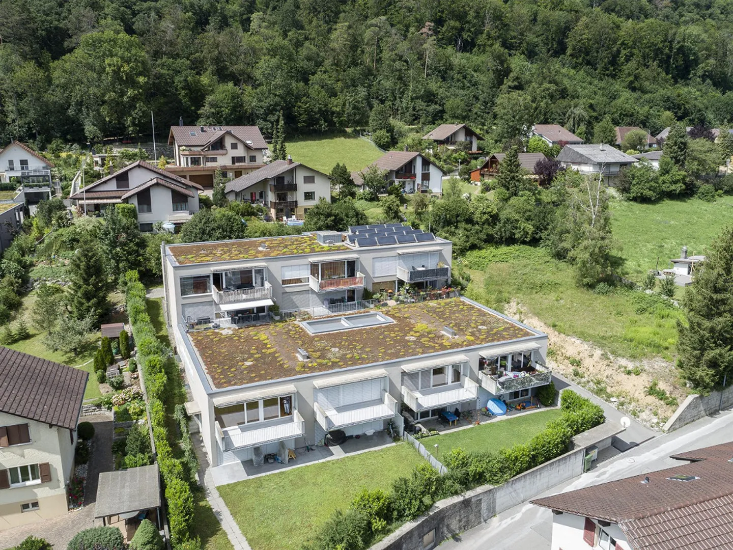 Appartement moderne de 3,5 pièces au dernier étage, quartier résidentiel calme avec vue dégagée - Photo 1 sur 5