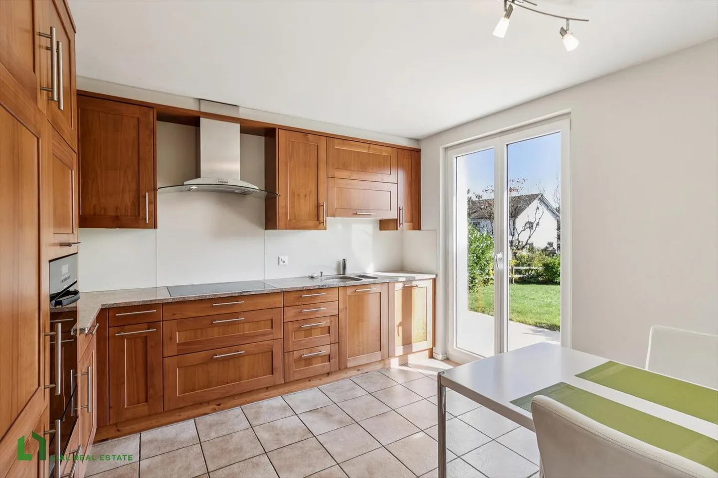 In esclusiva: Villa indipendente con grande terreno e vista libera - Foto 5 di 13