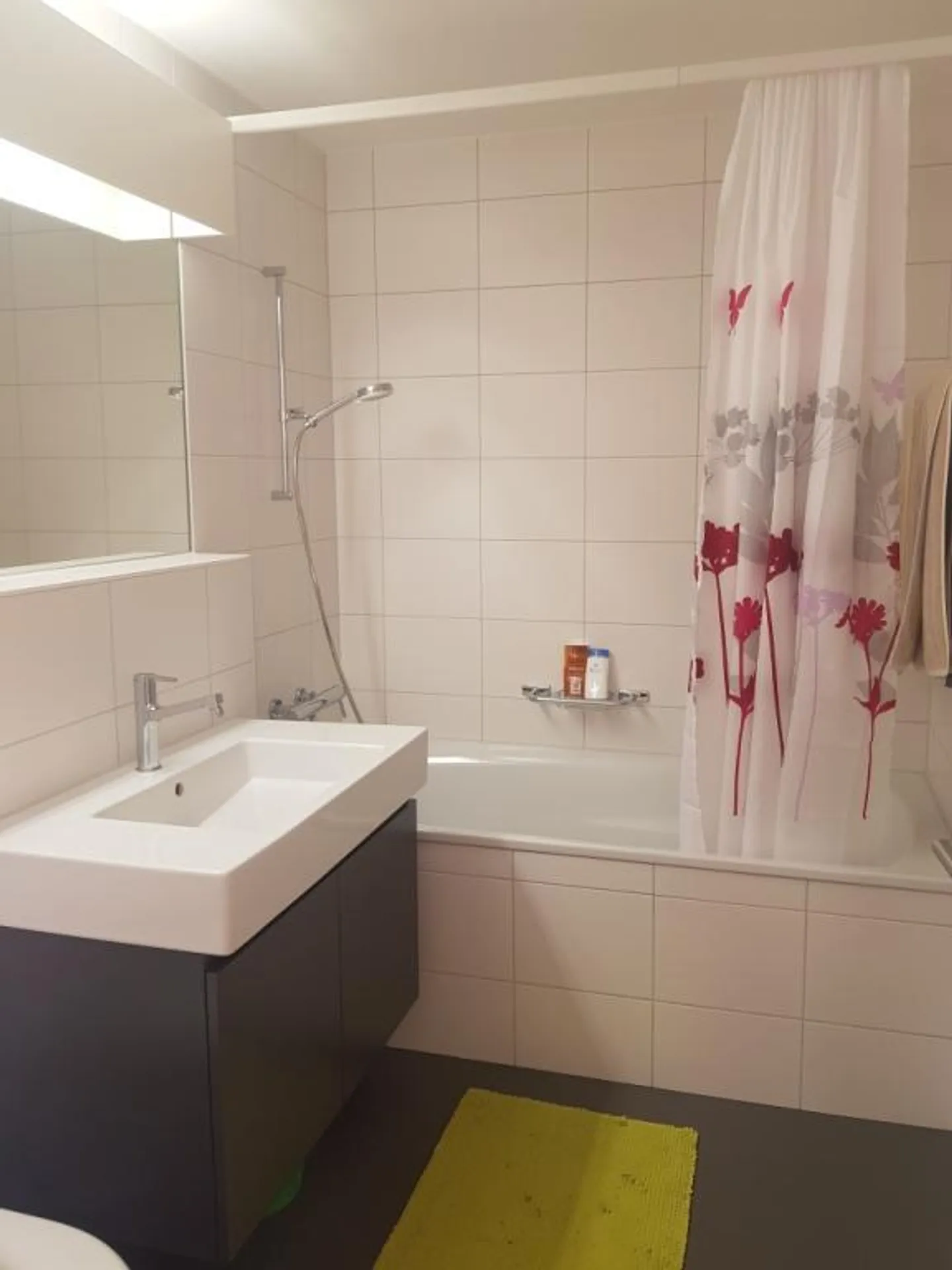 Appartement moderne de 3,5 pièces au dernier étage, quartier résidentiel calme avec vue dégagée - Photo 3 sur 5