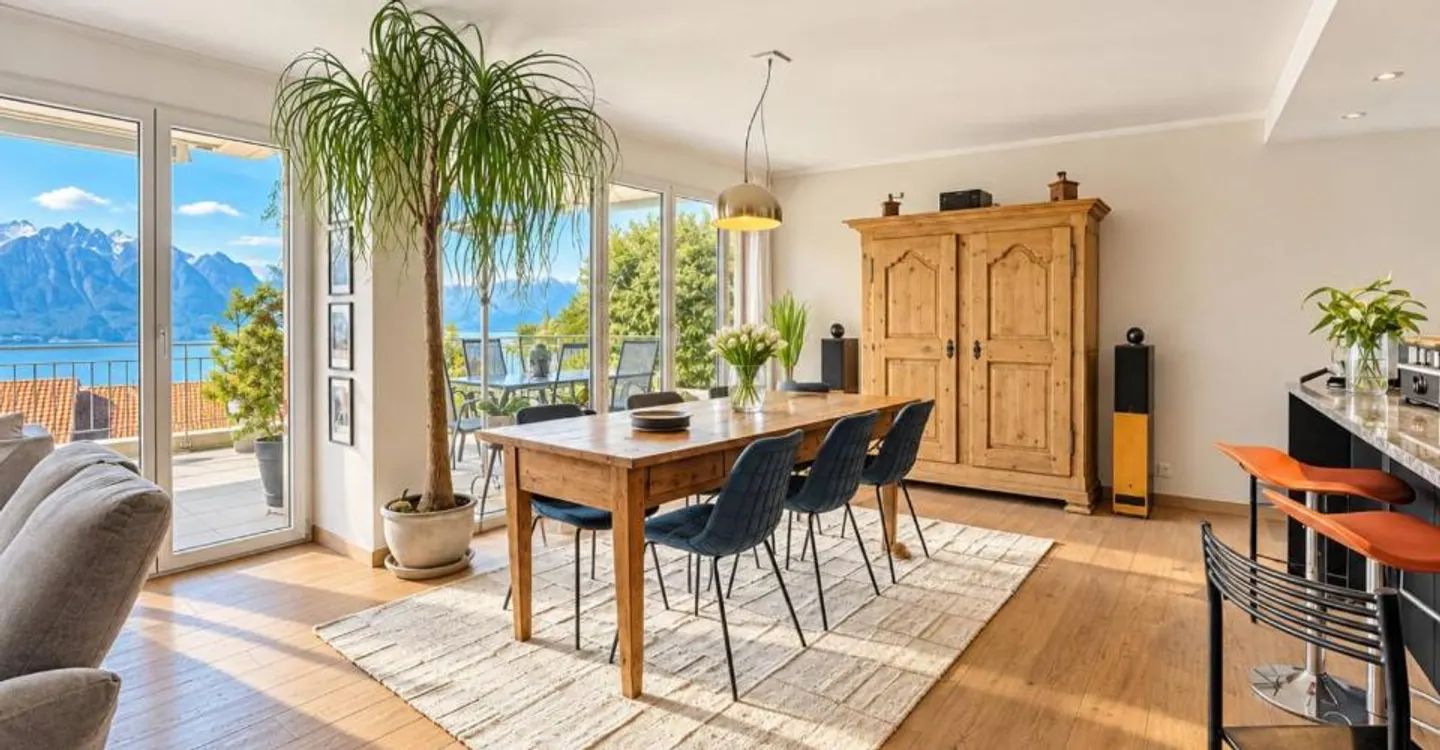 Superb 3.5-room apartment with large terrace and stunning lake view - Photo 2 of 10