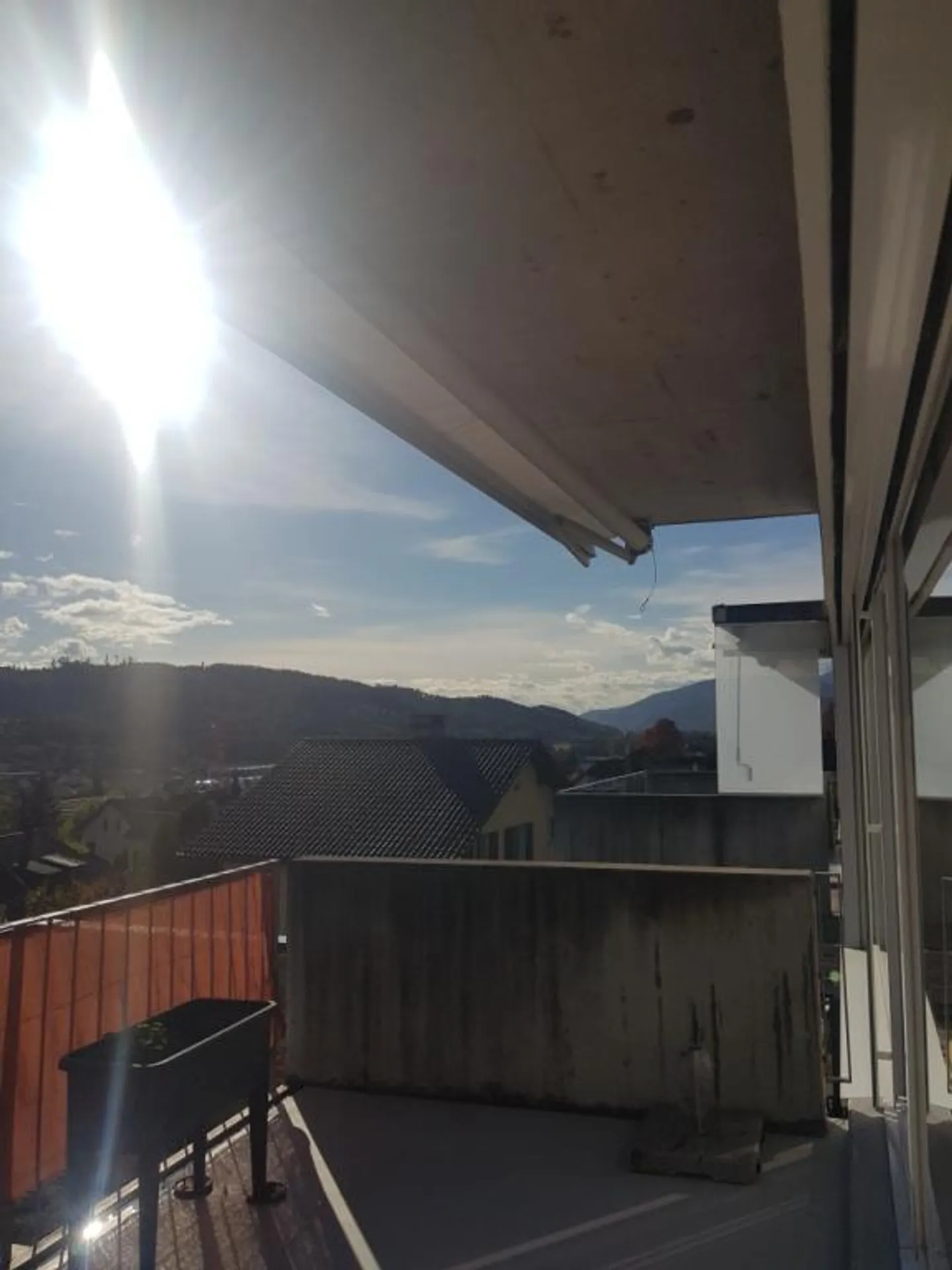 Appartement moderne de 3,5 pièces au dernier étage, quartier résidentiel calme avec vue dégagée - Photo 5 sur 5
