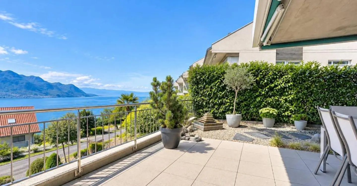 Superb 3.5-room apartment with large terrace and stunning lake view - Photo 4 of 10
