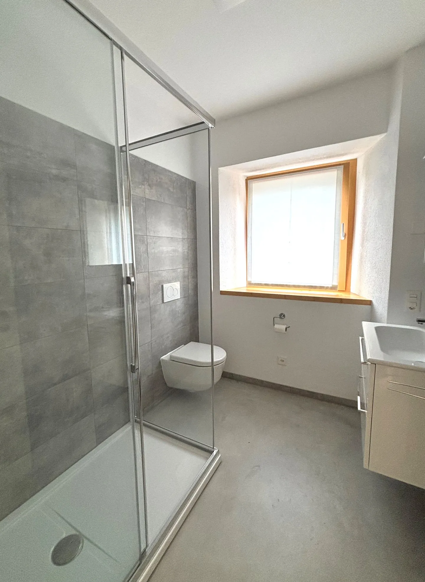 Fully Renovated House: 2 Apartments and Office in a Strategic Location - Photo 6 of 14