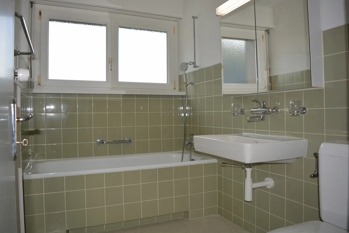 grande appartement de 4.5 pièces avec balcon - Photo 2 sur 7