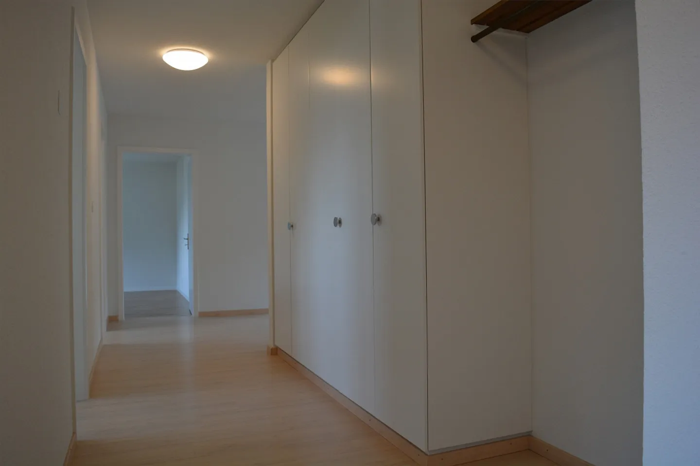 grande appartement de 4.5 pièces avec balcon - Photo 3 sur 7