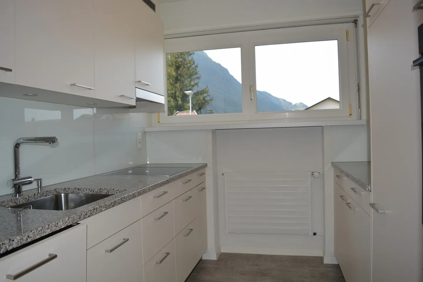 grande appartement de 4.5 pièces avec balcon - Photo 1 sur 7