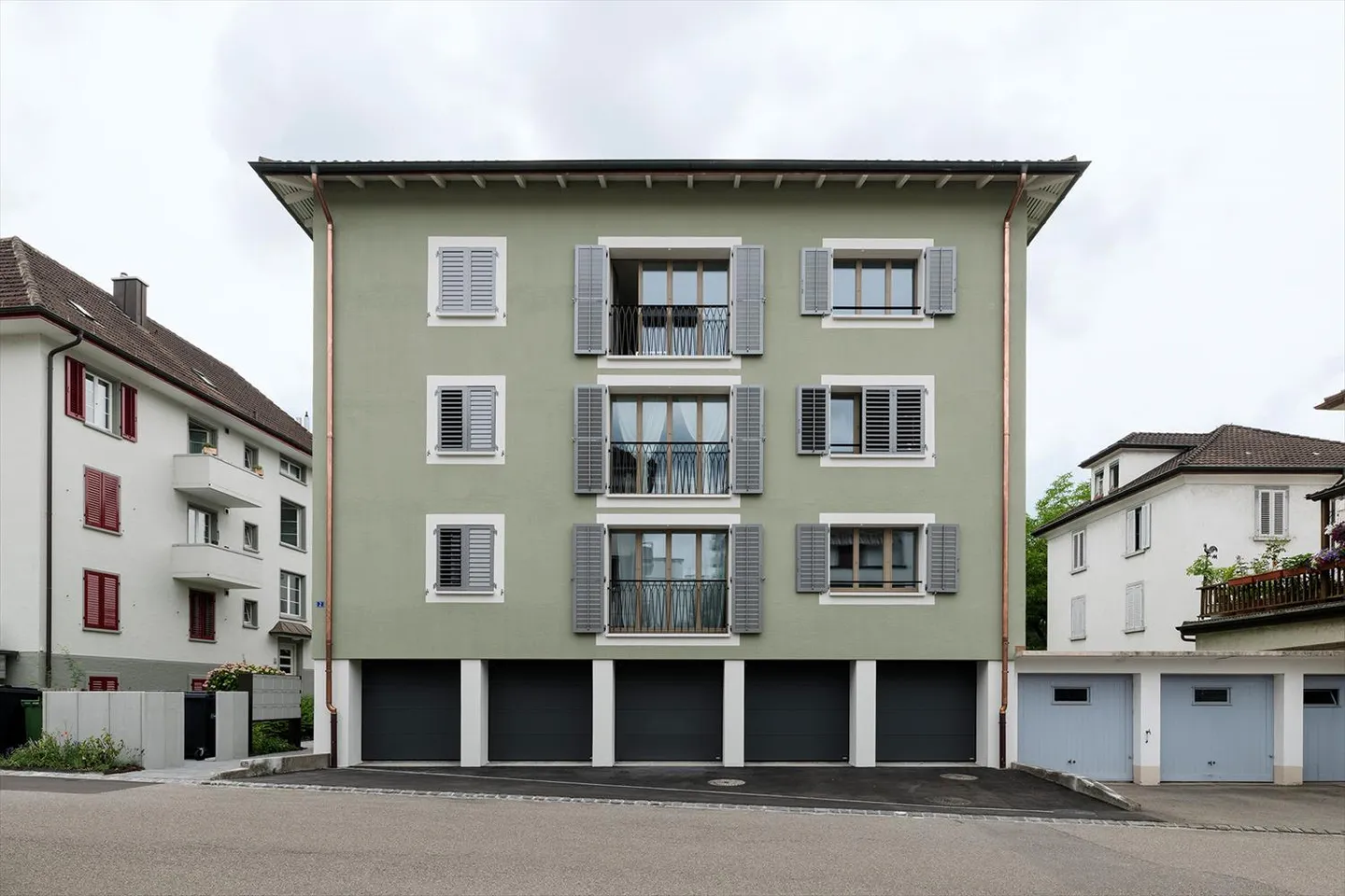 Garage box for rent - Photo 1 of 2