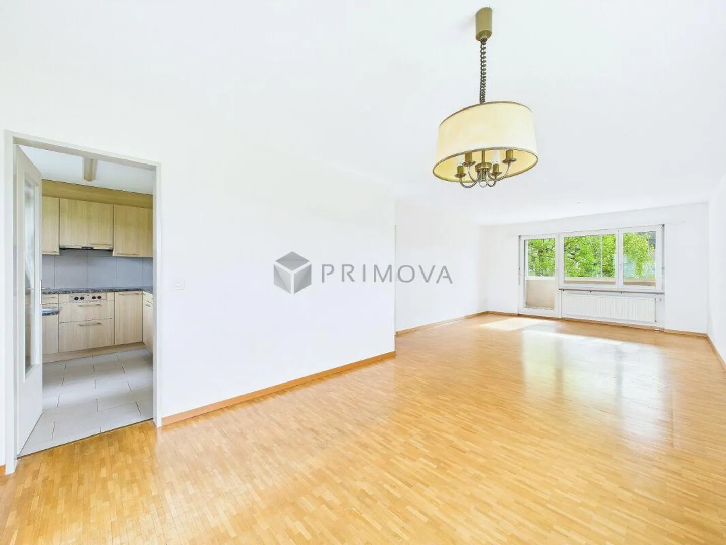 Spazio per la creatività e la famiglia: Appartamento esclusivo di 4,5 stanze con sala hobby a Eschenbach - Foto 2 di 11