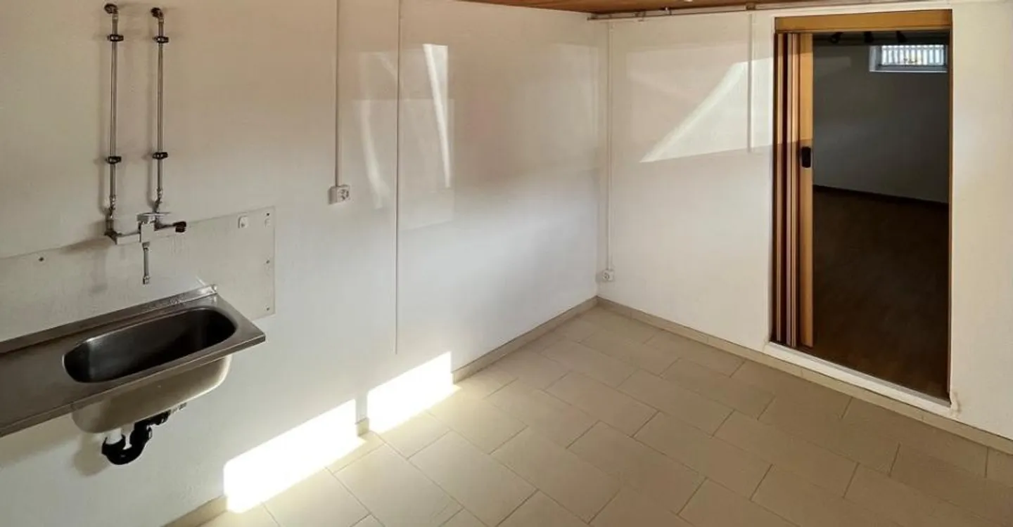 Stanza per lavori manuali temporanea con elettricità + fornitura d'acqua - Foto 2 di 2