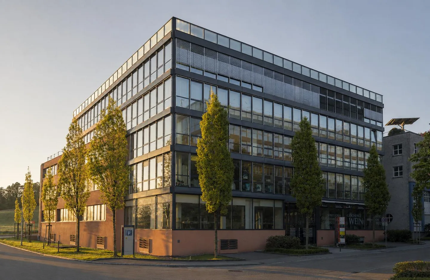 Espace de bureau flexible avec une forte présence et une accessibilité optimale - Photo 1 sur 10