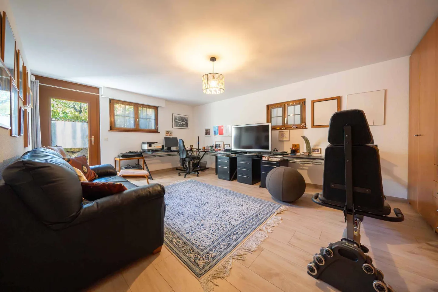 Magnifique villa individuelle avec 6,5 pièces, terrasses et jardin - Photo 9 sur 13